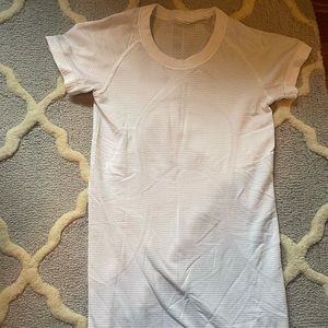 White Lululemon Swiftly Tech Short Sleeve Shrit 2.0